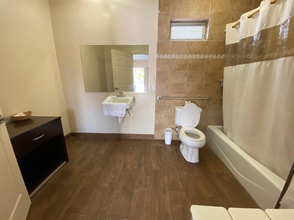 Coral Roc Motel Флорида-Сити Экстерьер фото